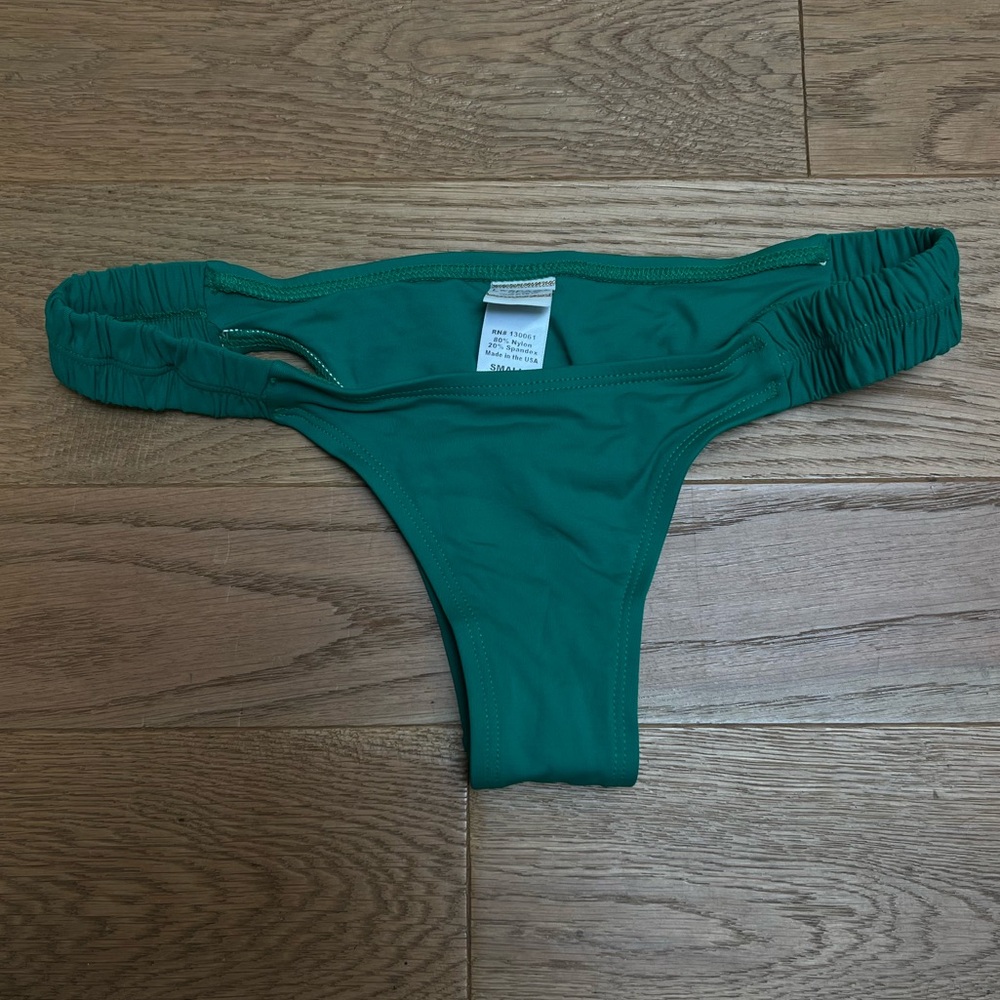 L Space Green cheeky bikini bottoms size small
